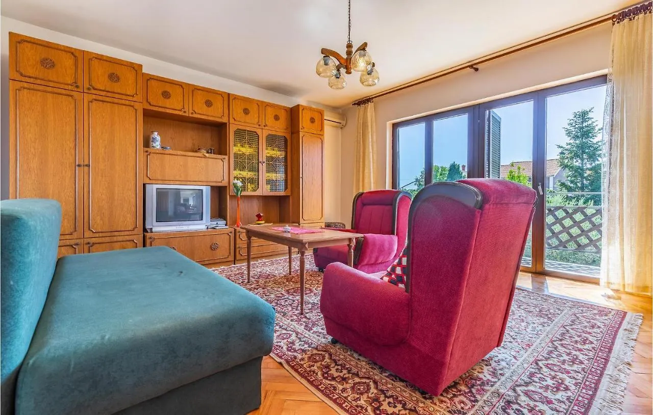 Awesome Apartment In Medulin With Kitchen 0*,
